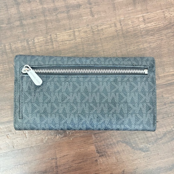 Michael Kors backpack with matching wallet - Picture 6 of 6